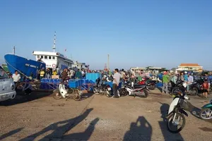 Ngưng tuyến đường biển Phan Thiết-Phú Quý do bão số 12 