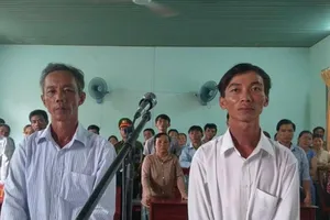 Hoãn phiên xử vụ hai nông dân nhận hối lộ