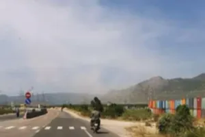 Khói bụi mù mịt tại bãi xỉ Nhà máy Nhiệt điện Vĩnh Tân 