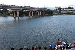 Bị la rầy vì ăn nhậu, nam thanh niên nhảy cầu mất tích 