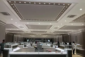 Phòng trưng bày đá quý xây lụi ở Ninh Thuận