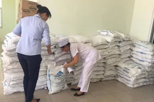 Bồi dưỡng độc hại bằng đường, sữa... bác sĩ cười như mếu