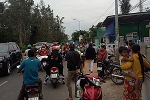 2 vợ chồng bị dân Phan Thiết vây giữ vì nghi bắt cóc bé trai 