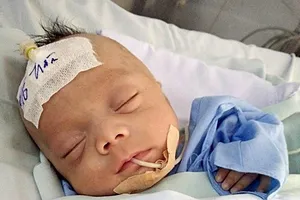 Chuyển bé gái bị bỏ rơi ở bệnh viện đến trại mồ côi