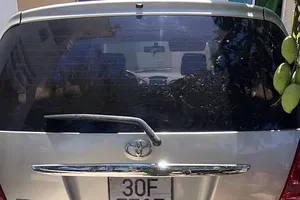 Con nợ tự cởi trói, lái ô tô của nhóm côn đồ bỏ chạy như phim