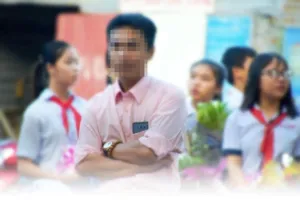 Hủy kỷ luật thầy giáo để quên chai rượu ở nhà cấp trên