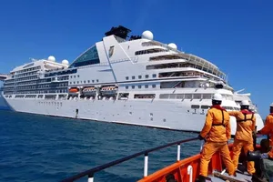 Cứu du khách Mỹ bị nạn trên tàu Seabourn Ovation