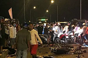 Xe máy tông nhau trên cầu, 2 người thiệt mạng 