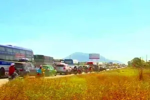 2 tai nạn liên hoàn ở Bình Thuận, Quốc lộ nghẽn nhiều giờ