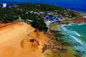 Mời các tiến sĩ 'giải cứu' bãi đá 7 màu