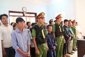 Phạt 15 người gây rối, tấn công cảnh sát hơn 38 năm tù