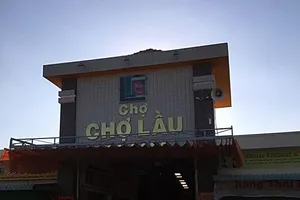 Một diễn viên gánh lô tô bị đâm thiệt mạng