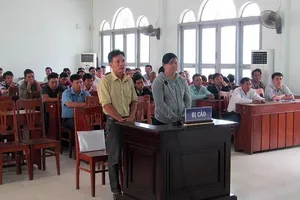 Hoãn xử vụ 'Tráo máy Trung Quốc phát cho người nghèo'