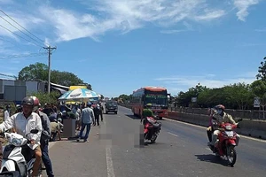 Xe khách cán chết nam sinh lớp 12 ở Bình Thuận rồi bỏ chạy 