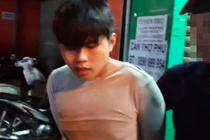 Trong 3 giờ gây 2 vụ cướp giật ở tiệm vàng