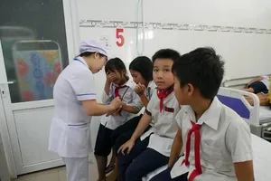 30 học sinh tiểu học nhập viện nghi bị ngộ độc sữa