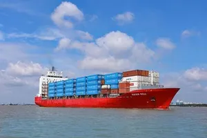 Con đòi buông tay trên biển, cha dặn 'Có chết cũng không...'