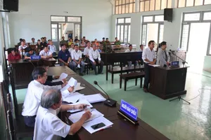 Y án sơ thẩm vụ 'tráo máy Trung Quốc phát cho dân nghèo'