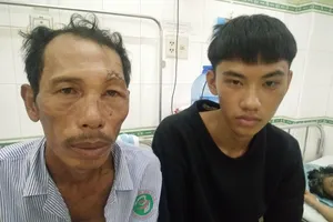 Hơn 100 triệu đồng giúp 2 cha con gặp nạn trên biển