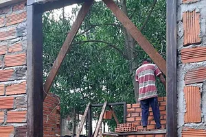 Chính quyền đau đầu với vụ xây nhà trên đất hàng xóm