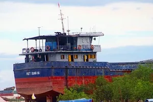 Tàu 3.000 tấn sắp chìm, sẵn sàng ứng phó tràn dầu