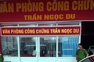 Nổ súng trước văn phòng công chứng, 1 người bị thương