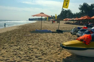 Sóng lớn, 3 du khách tắm biển bị đuối nước, 1 người tử vong 