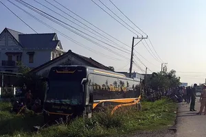 Xe giường nằm ủi nhiều xe máy ở Bình Thuận 