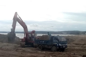 Dừng nạo vét cửa biển Phan Rí do có nhiều sai phạm