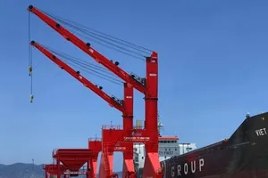 Giám sát không cho 20 thuyền viên người nước ngoài lên bờ