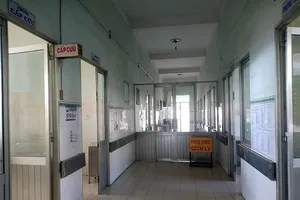 Cách ly một phụ nữ có biểu hiện ho, sốt trở về từ Hàn Quốc