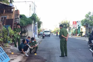 Xông vào nhà truy sát, thanh niên bị chủ nhà chém chết