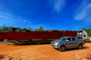 Bắt giữ xe 'siêu khủng' vượt qua nhiều chốt giao thông