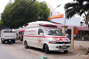 Xe cấp cứu hú còi đòi nợ, cả chung cư tưởng bị cách ly