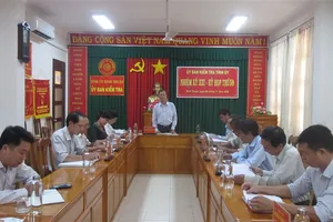 Giữ nguyên kỷ luật cảnh cáo cán bộ xã đòi đánh cán bộ huyện