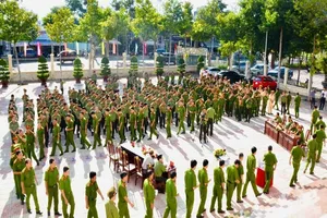 Công an Bình Thuận quyên góp nửa tỉ đồng hỗ trợ miền Trung