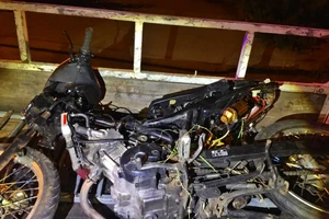 Thanh niên chạy xe không biển số tử vong bên lề đường 