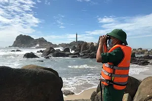 Gia đình lập bàn thờ cho 2 du khách mất tích trên bãi biển