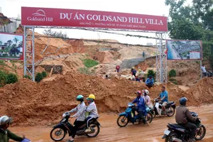 Bình Thuận: Cát lại đổ ập xuống đường