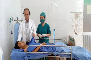 Cảm động thầy cô, bạn bè hợp sức cứu sống cậu học trò bị nạn