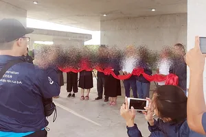 Kiểm điểm cán bộ tổ chức lễ khánh thành không đeo khẩu trang 