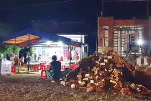 Thợ hồ đâm chủ nhà thiệt mạng trong tiệc nhậu mừng công