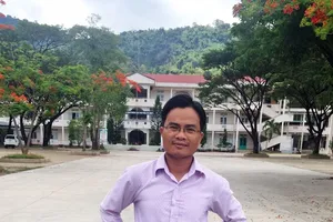 Khen thưởng thầy giáo hợp sức cứu học trò bị nạn