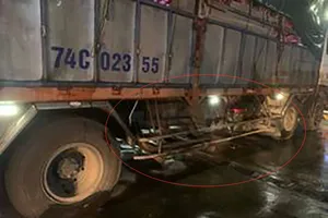 Hi hữu: Nạn nhân bị đưa đi 20km sau khi 'dính' vào hông xe tải