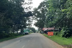 Kiểm tra xe khách lén lút đưa người từ Bình Thuận vào TP.HCM