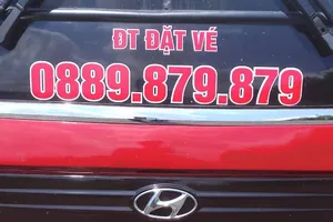 Xe chở 40 người né chốt kiểm tra chống dịch COVID-19 bị sa lầy ở Bình Thuận