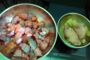 Cảm động món giò heo hầm đu đủ ấm lòng cho sản phụ mắc COVID-19