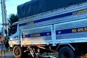 Tông vào xe tải, 2 người ở Bình Thuận thiệt mạng 