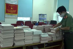 Triệt phá đường dây làm giấy tờ giả lớn nhất Việt Nam