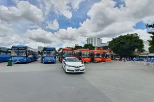 Đoàn xe đưa 200 công dân từ TPHCM trở về Bình Thuận